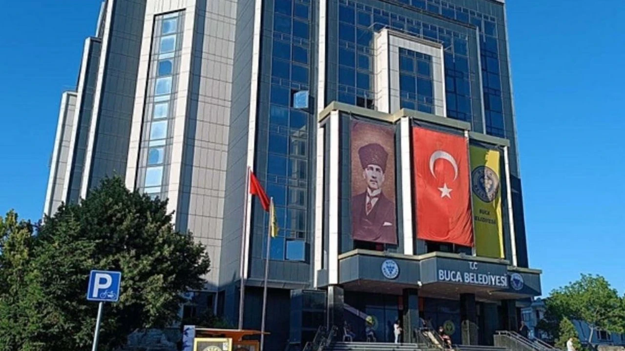 İzmir Buca Belediyesi'nde yatlar, katlar, atlar... Bu nasıl bir belediye? Personelinin bile 13 adet yarış atı var