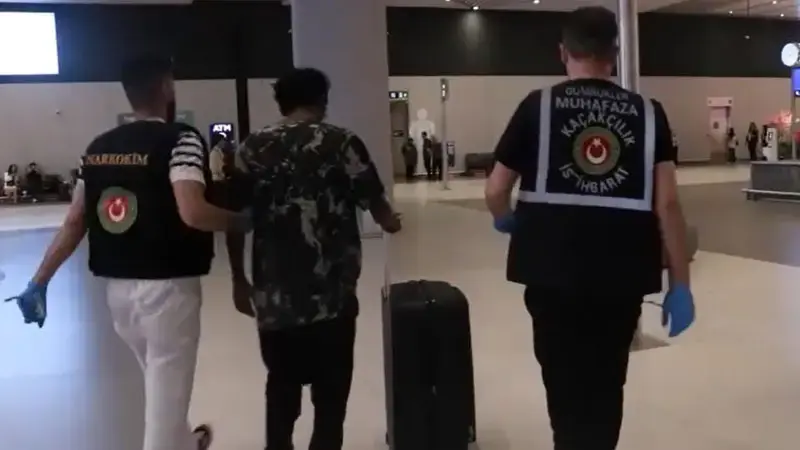 İstanbul Havalimanı'nda 20 milyon lira değerinde 22 kilogram uyuşturucuyla yakalandı