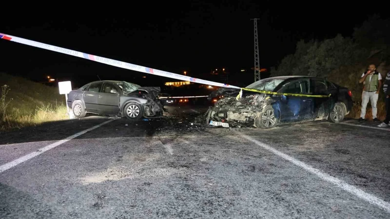 Nevşehir'de hatalı sollama sonucu iki otomobil kafa kafaya çarpıştı: Bir kişi hayatını kaybetti