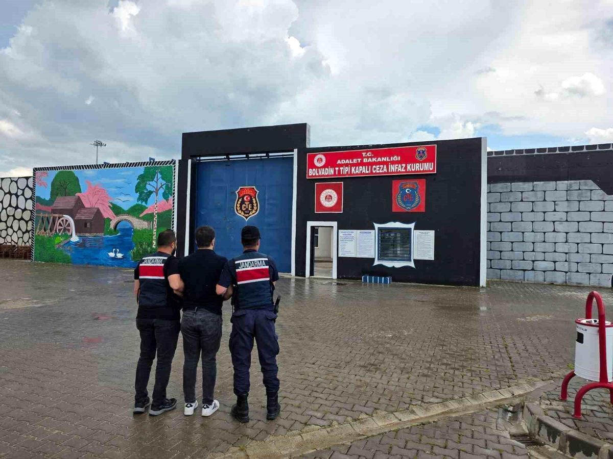 FETÖ'den aranan şahsı jandarma yakaladı