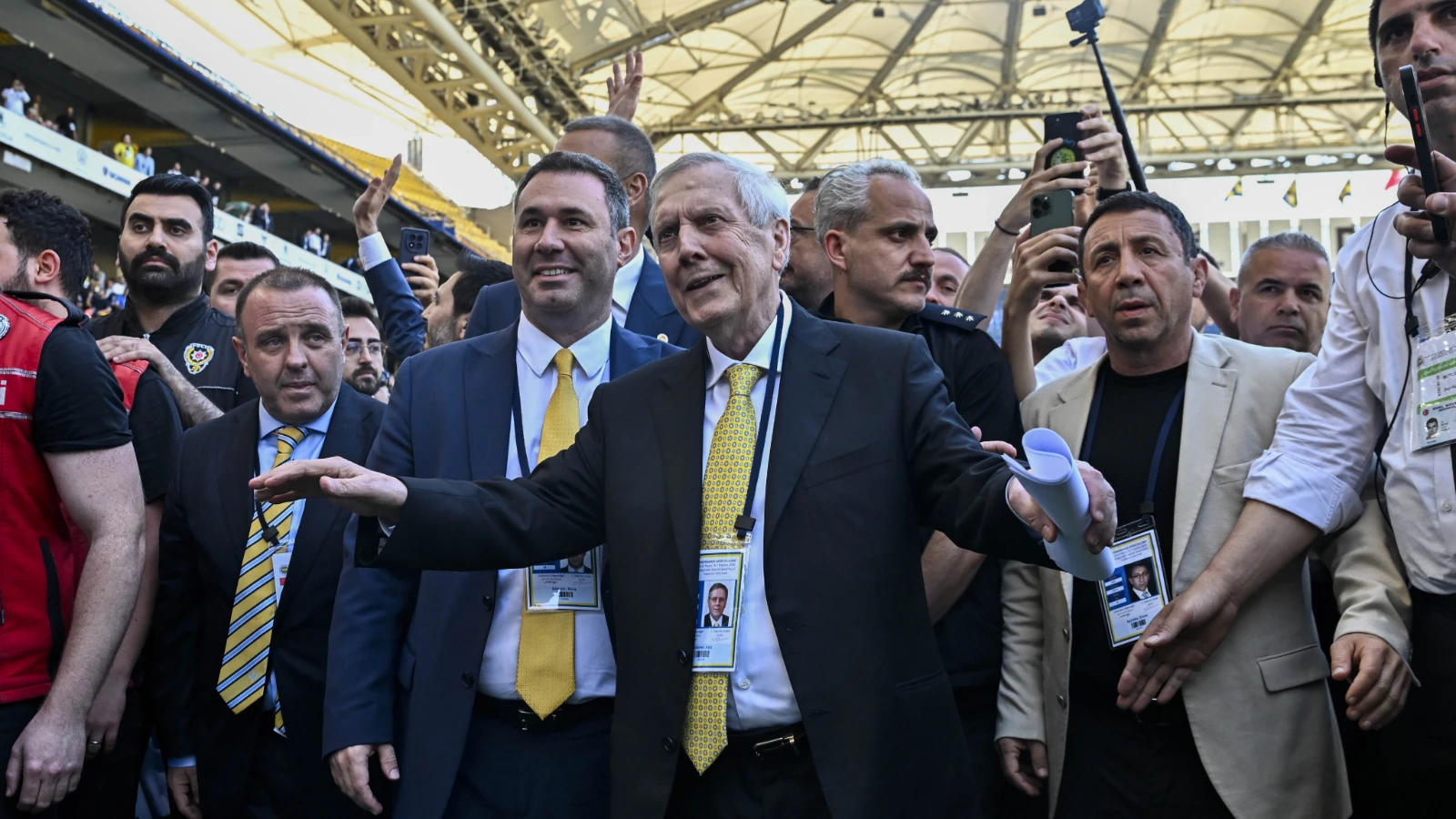 Aziz Yıldırım yönetimi ilk toplantısını yaptı