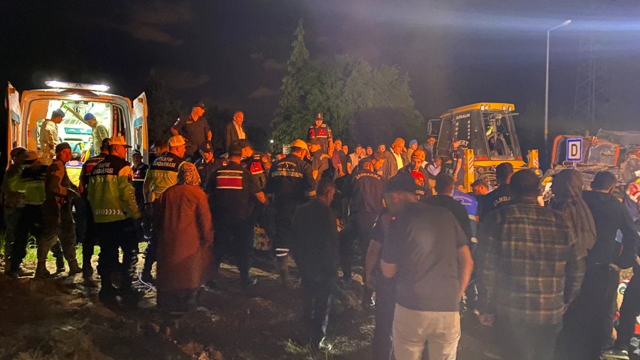 Toprak altında kalan işçiden acı haber! 4 saat sonra cansız bedenine ulaşıldı