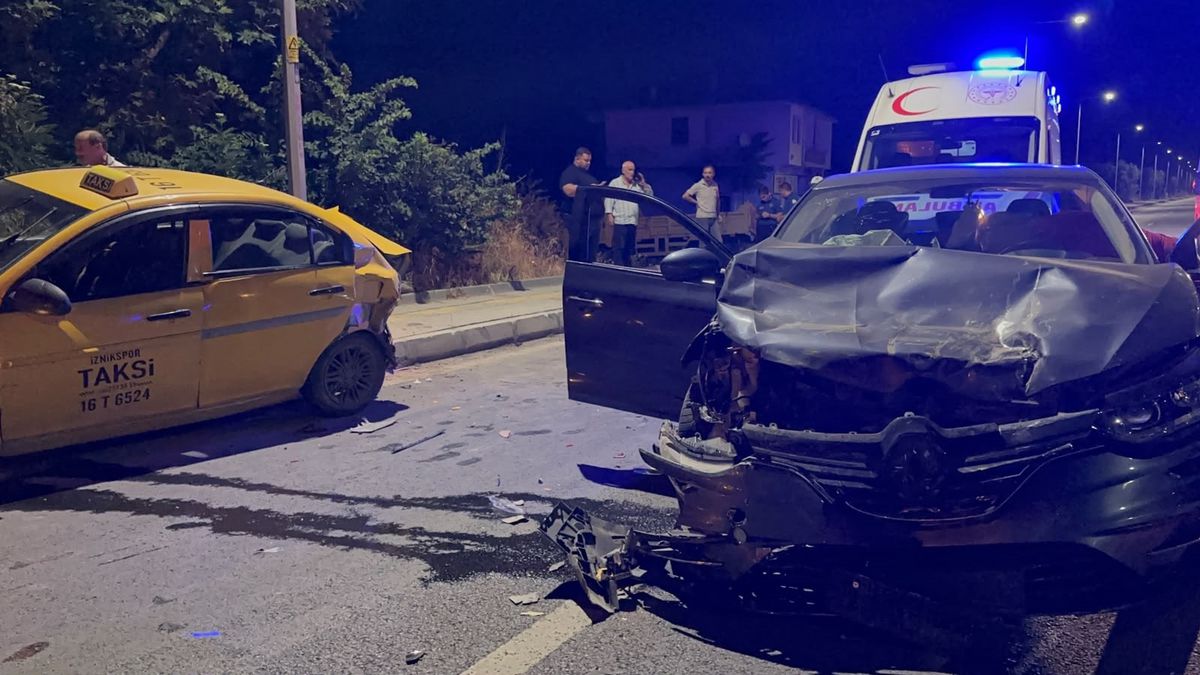 Alkollü sürücünün kullandığı otomobil, taksiye çarptı: 1 yaralı