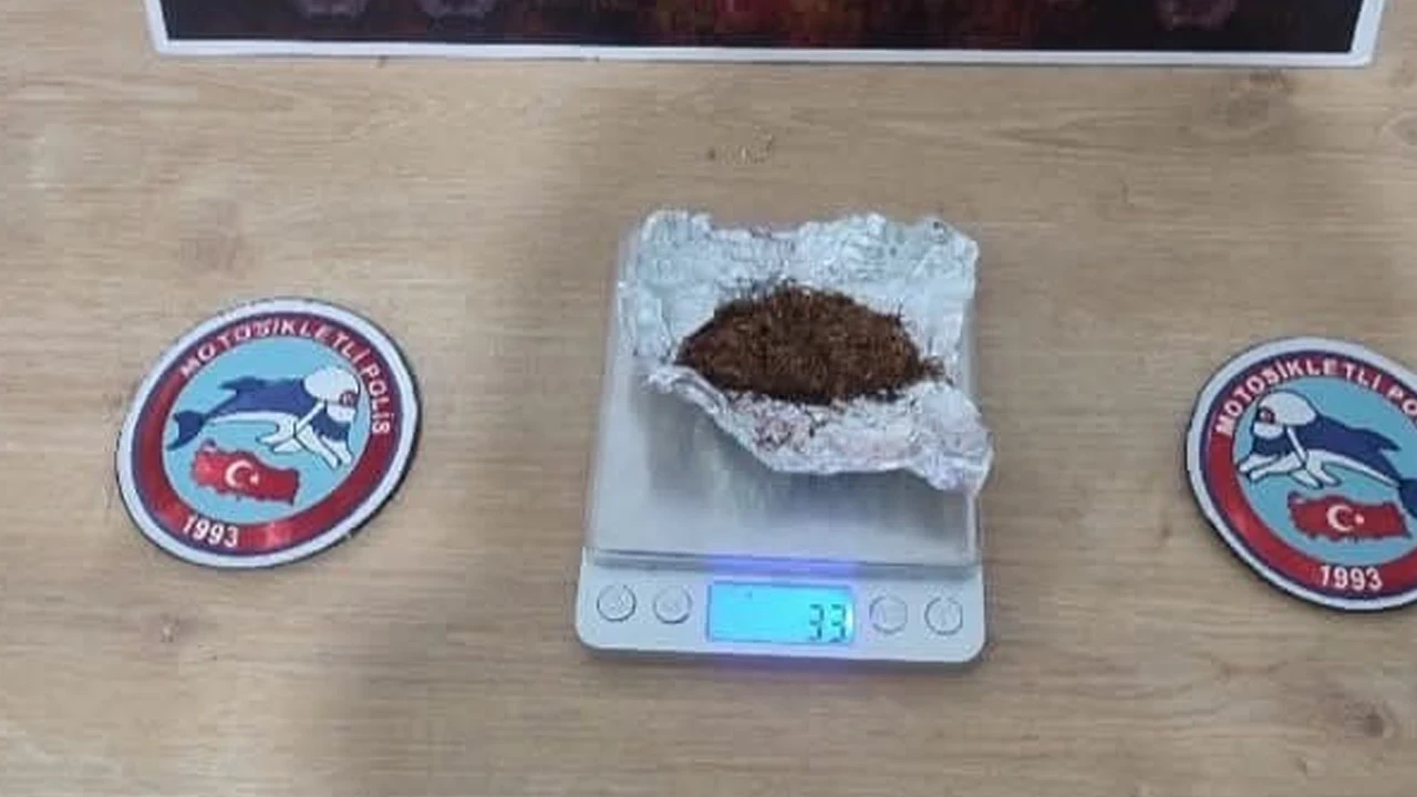 Okul önünde uyuşturucu operasyonu