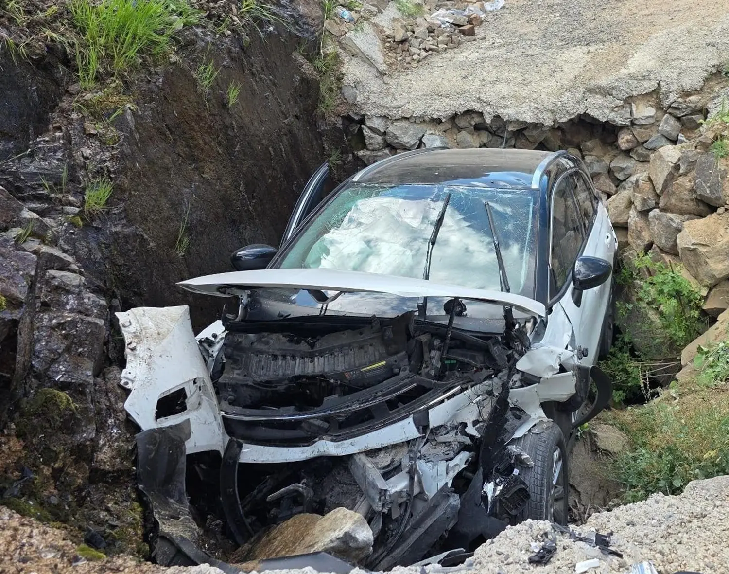 Giresun'da feci kaza! Otomobil kanala düştü: Ölü ve yaralılar var