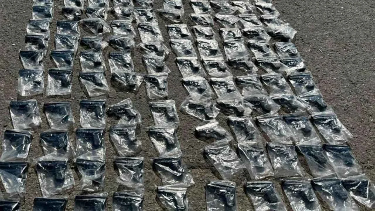 Yolcu otobüsünde akılalmaz cephanelik! Polis gizli bölmeyi açınca gözlerine inanamadı!