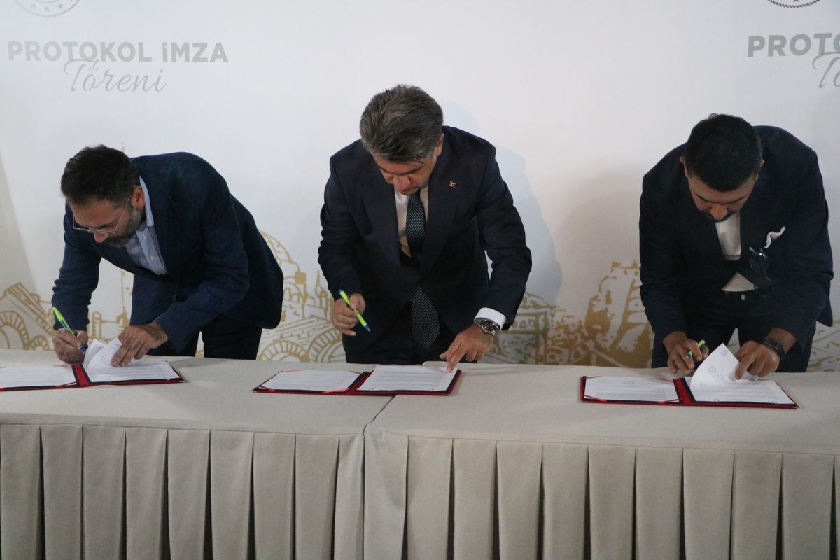 Otel yangınında 8 yakınını kaydeden avukatın yaptıracağı kütüphanenin protokolü imzalandı