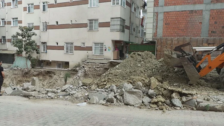 İstanbul'da 6 katlı bina tedbir amacıyla tahliye edildi