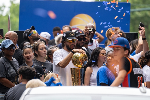 NBA takımı New York Knicks'in 53 yıl sonra gelen şampiyonluğunu ünlüler de kutladı