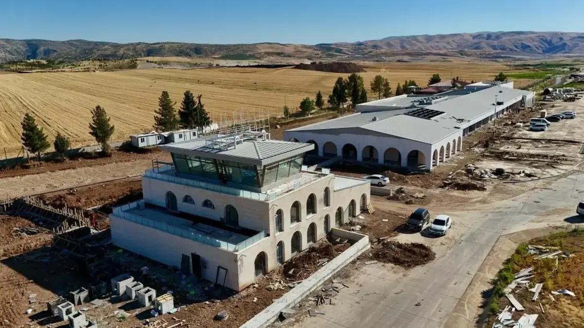 Siirt Havalimanı terminal binası açılışa hazırlanıyor