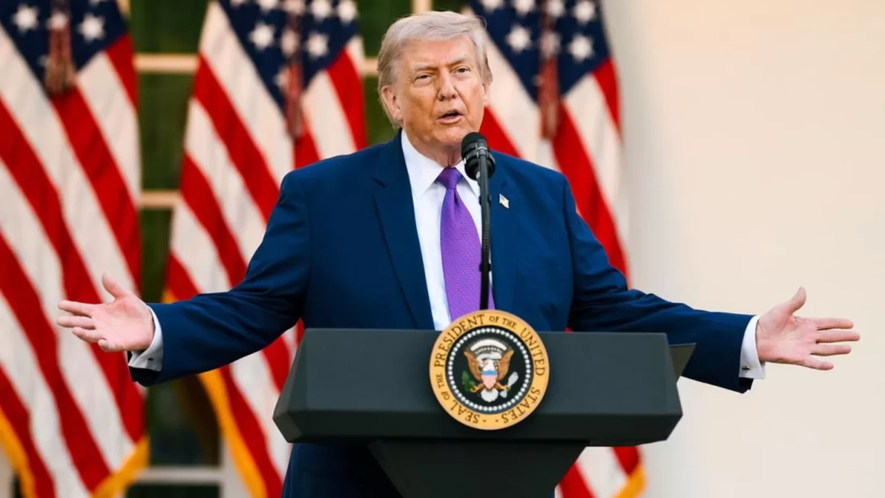 Trump'tan anlaşma eleştirilerine sert tepki: 'Çaresizlikten masaya oturmadık, İran oturdu'