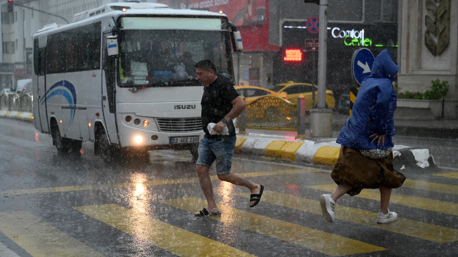 Sıcaklık düşüyor... Cumartesi gününe dikkat: Adeta gök yarılacak!