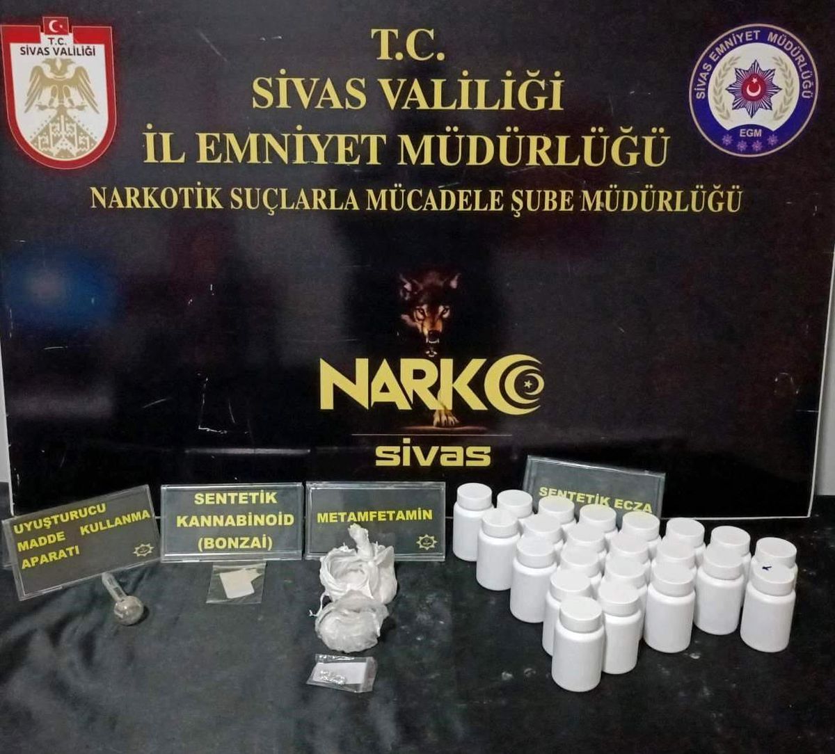 Sivas'ta uyuşturucu operasyonu: 2 kişi tutuklandı, bol miktarda uyuşturucu madde ele geçirildi