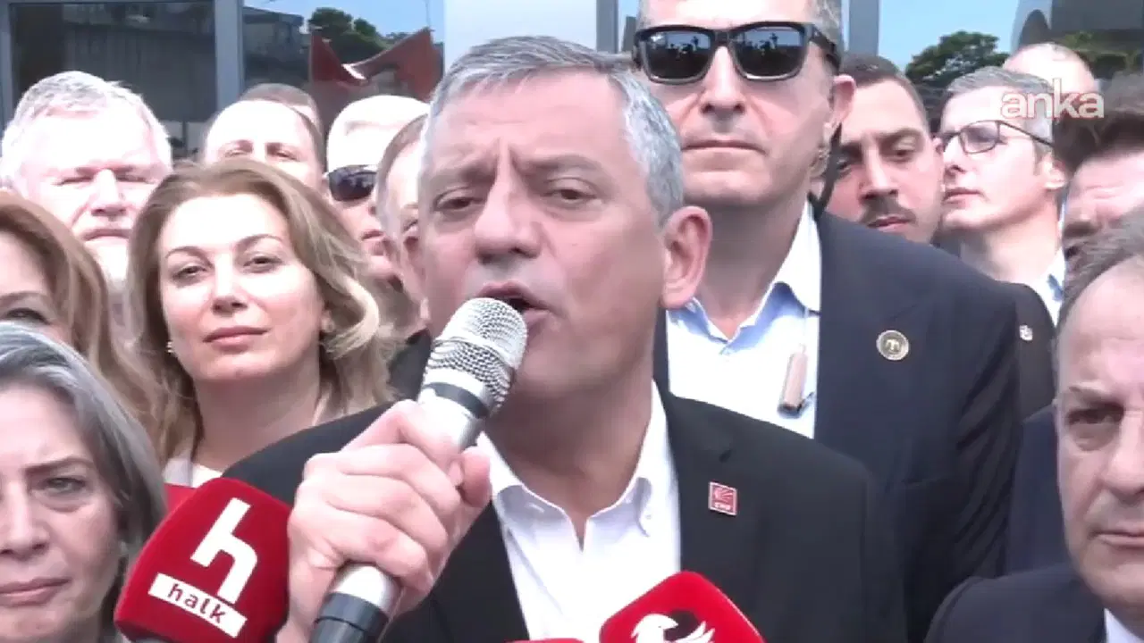 Özgür Özel ara seçim öncesi Trabzon'da: 'Erdoğan’ın kazandığı dönemleri arkamızda bırakıyoruz'