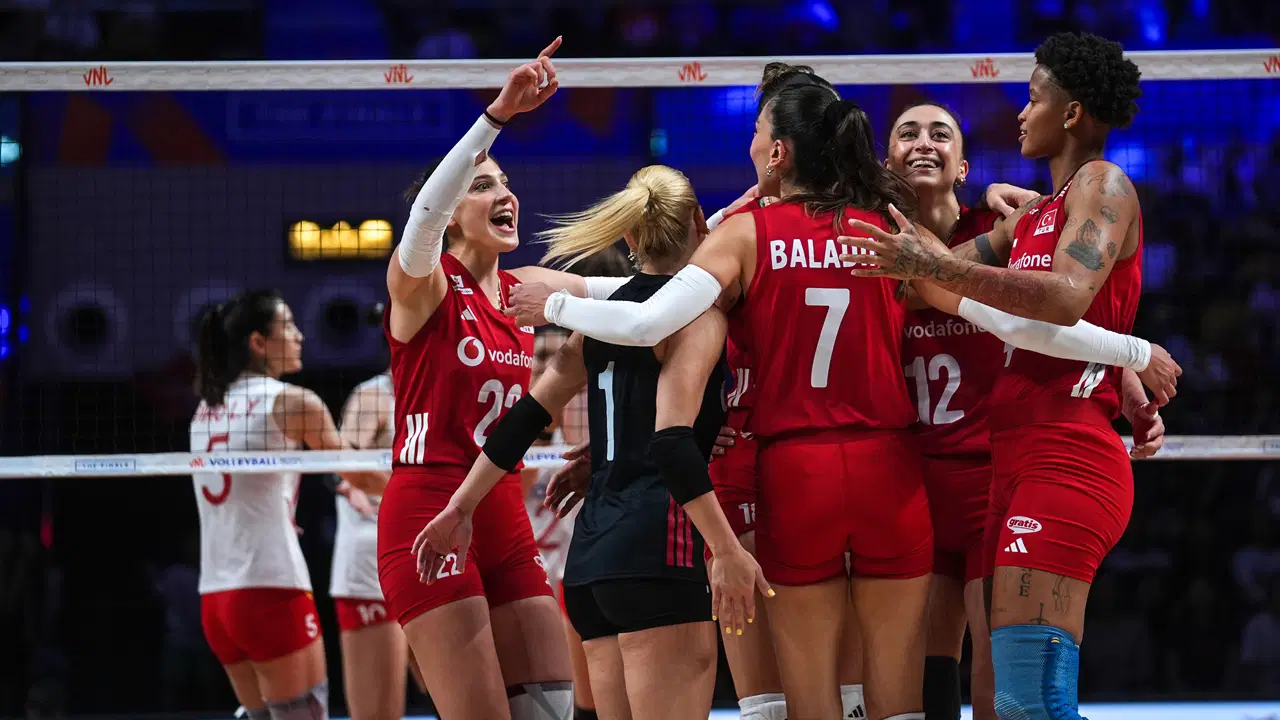 Çin'i set vermeden devirdik: Filenin Sultanları, FIVB Milletler Ligi'nde finalde!