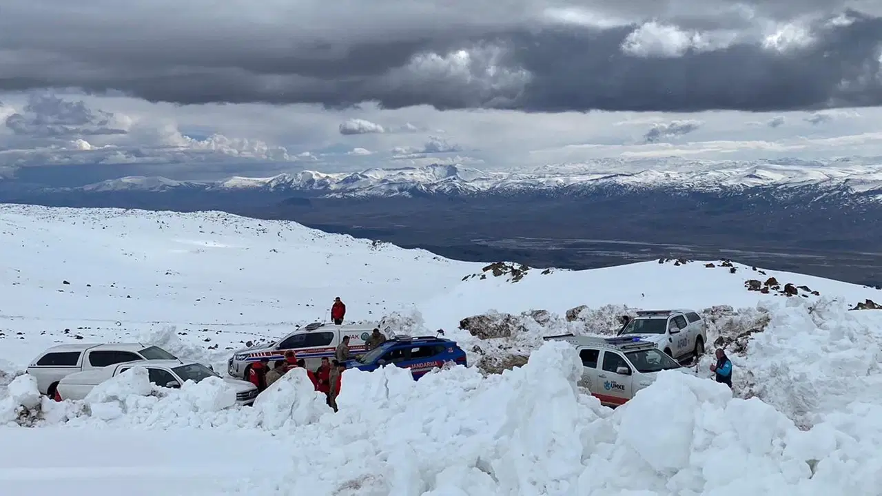 Kaybolduktan 112 gün sonra bulundu: Dağcının cansız bedeni Ağrı Dağı’ndan indirildi