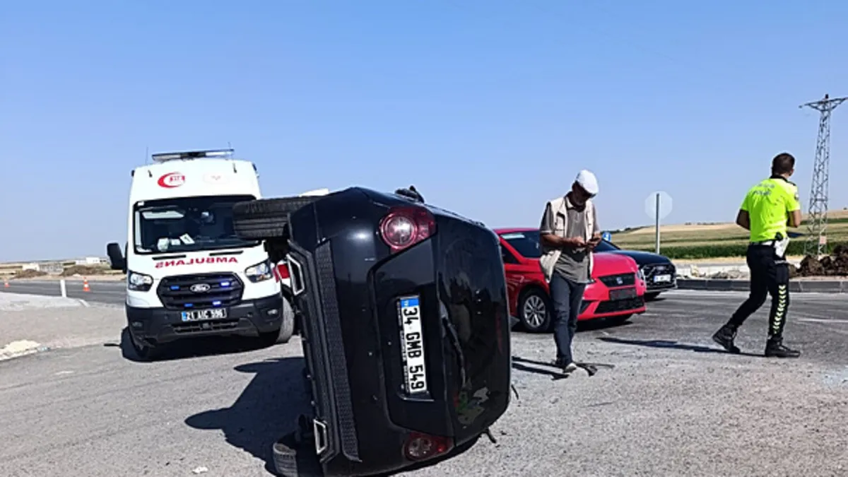 Diyarbakır’da iki otomobil çarpıştı: 3 kişi yaralandı!