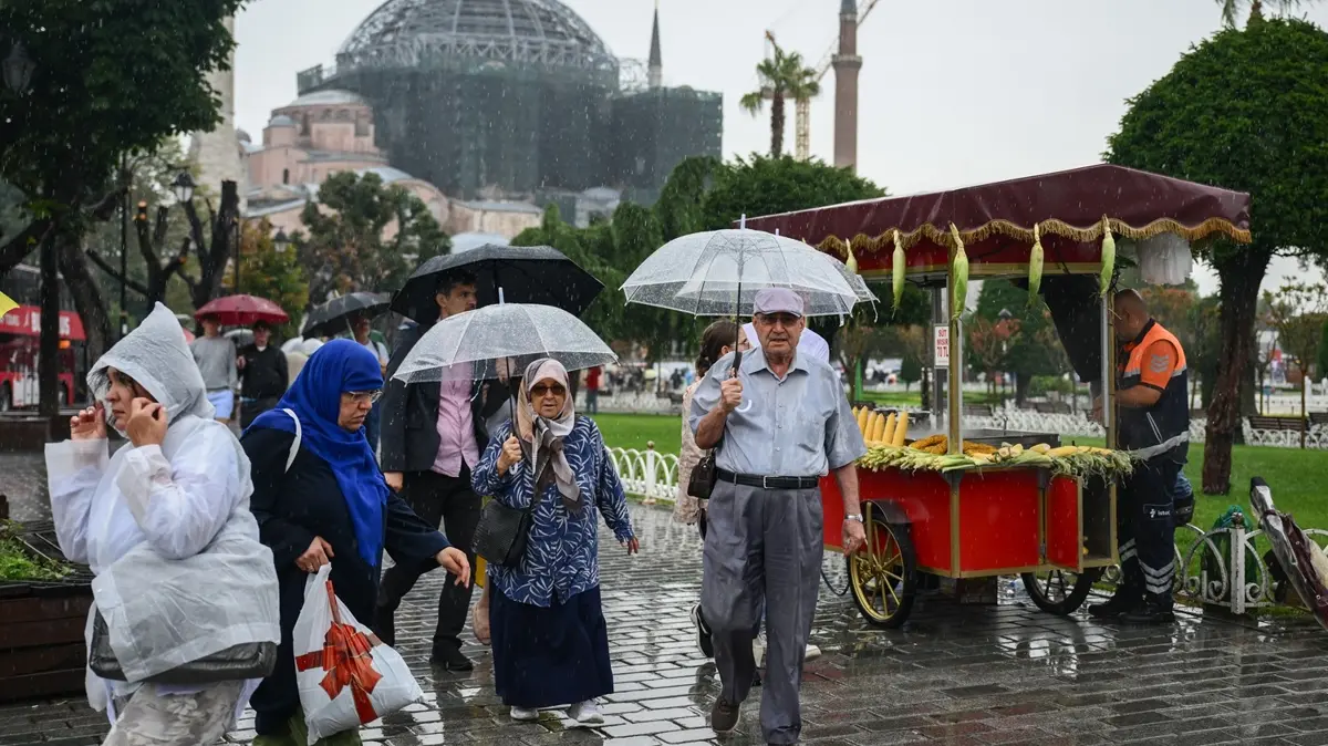 Sağanak ve fırtınaya dikkat! 35 il için uyarı verildi