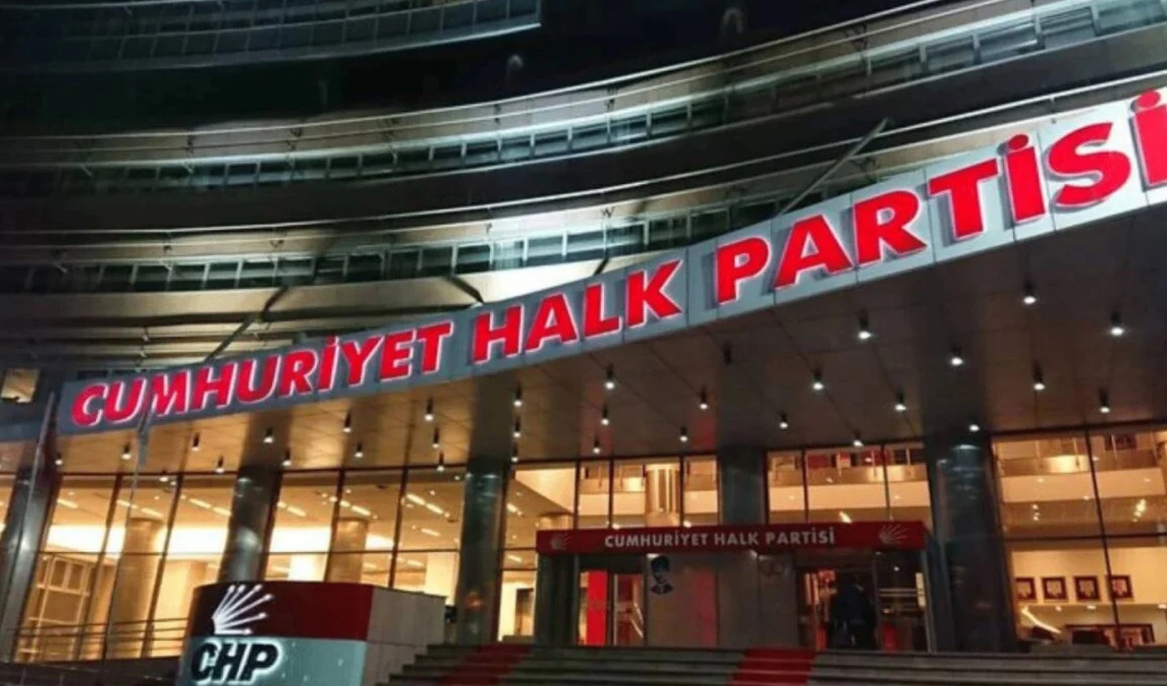 CHP Ankara’da yetki çatışması: İki ayrı yönetim, iki ayrı parti binası