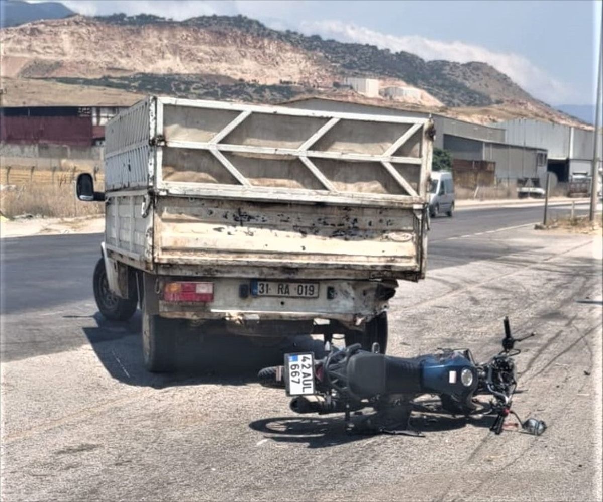 Hatay'da kamyonetle çarpışan motosikletin sürücüsü hayatını kaybetti