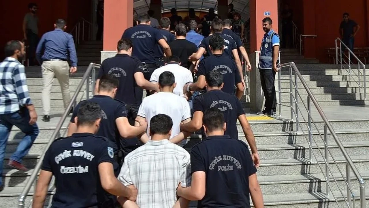 14 şüpheli, cinsel saldırı suçlamasıyla tutuklandı