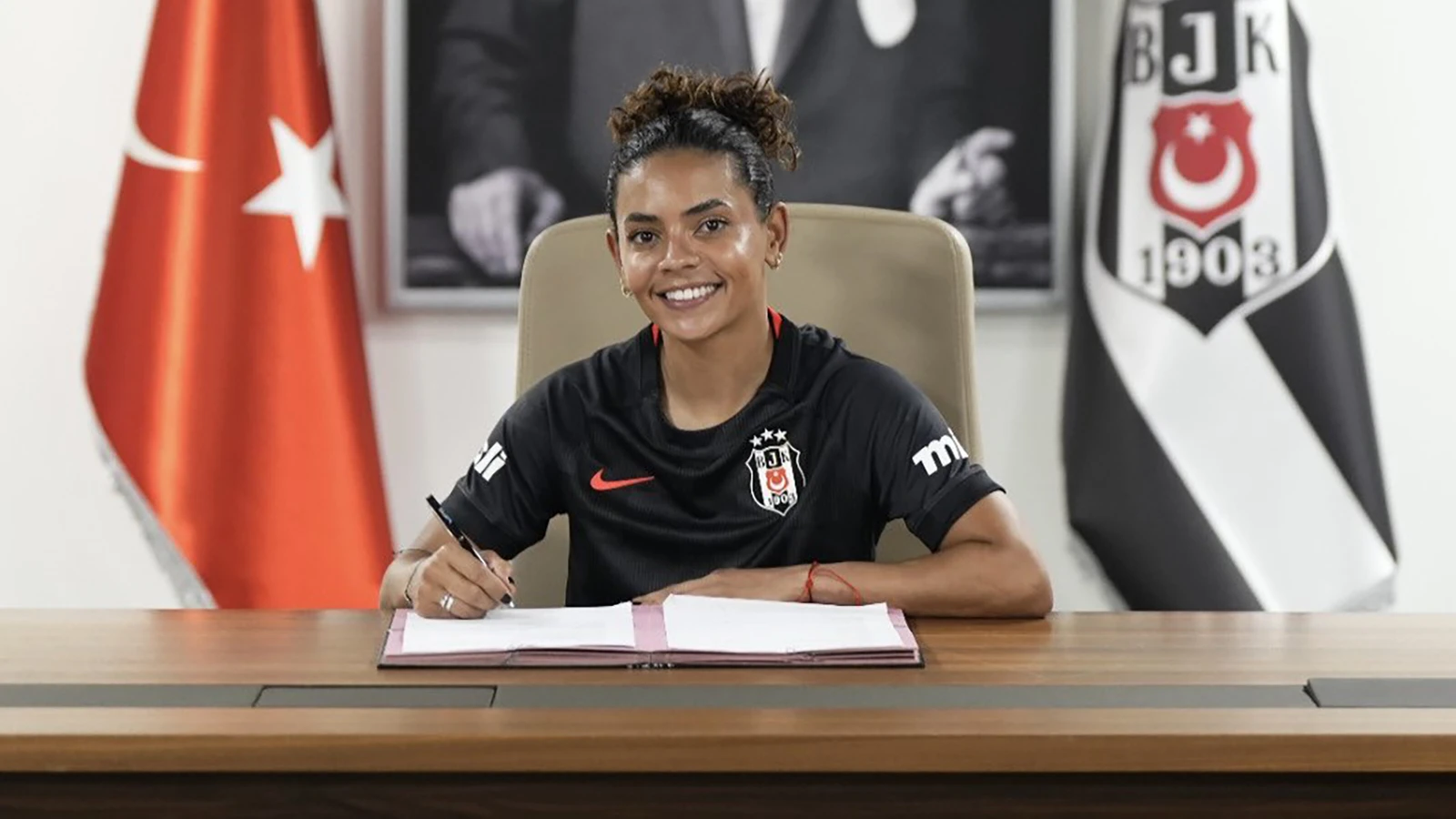 Beşiktaş Kadın Futbol Takımı, Rafaela Sudre'yi renklerine bağladı