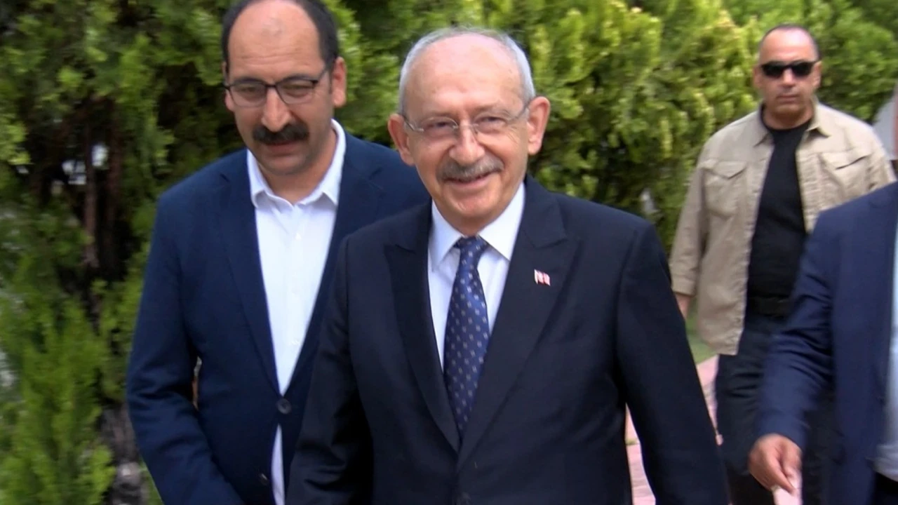 Kılıçdaroğlu grup toplantısında konuşacak mı? Dün "Umarım" bugün "Elbette"... CHP’de salı mesaisi savaş alanına dönecek!