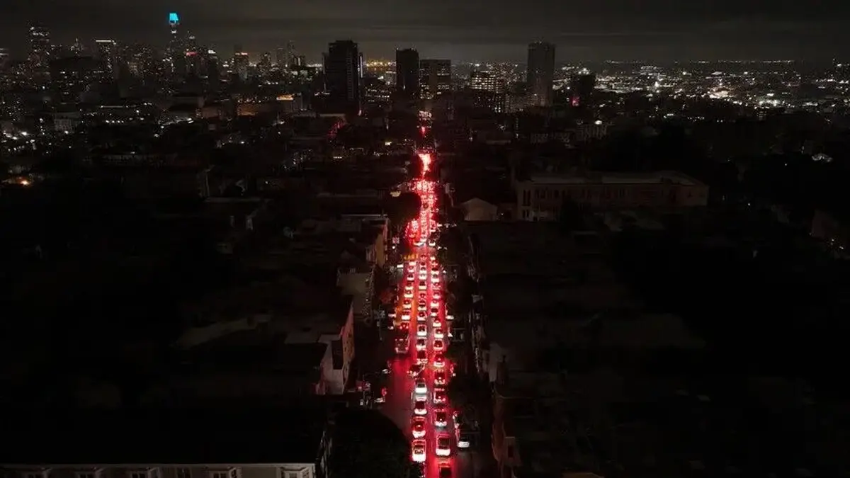 Bağımsızlık Günü'ne gölge düştü! ABD'de yüzbinlerce ev elektriksiz kaldı