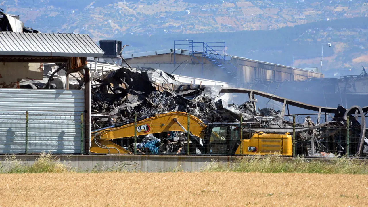 Kahramanmaraş'ta tekstil fabrikasında yangın: Hasar, gün ağarınca ortaya çıktı
