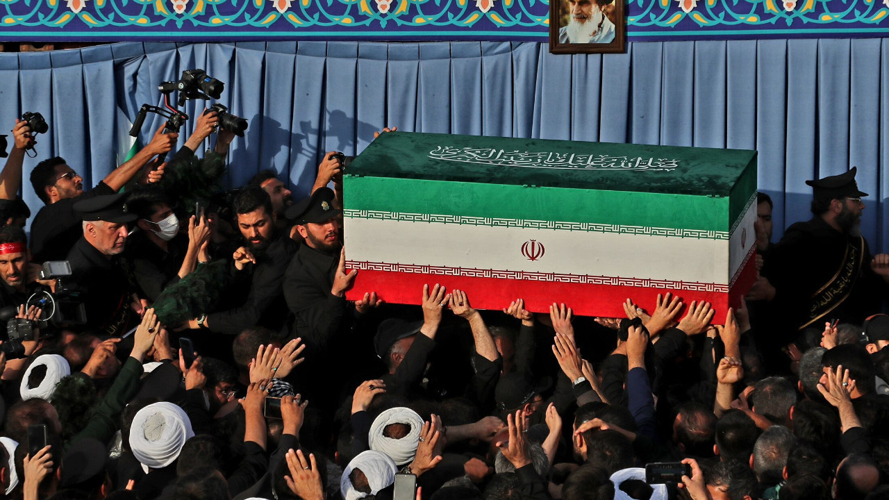 Hamaney için Irak'ta cenaze töreni düzenlendi