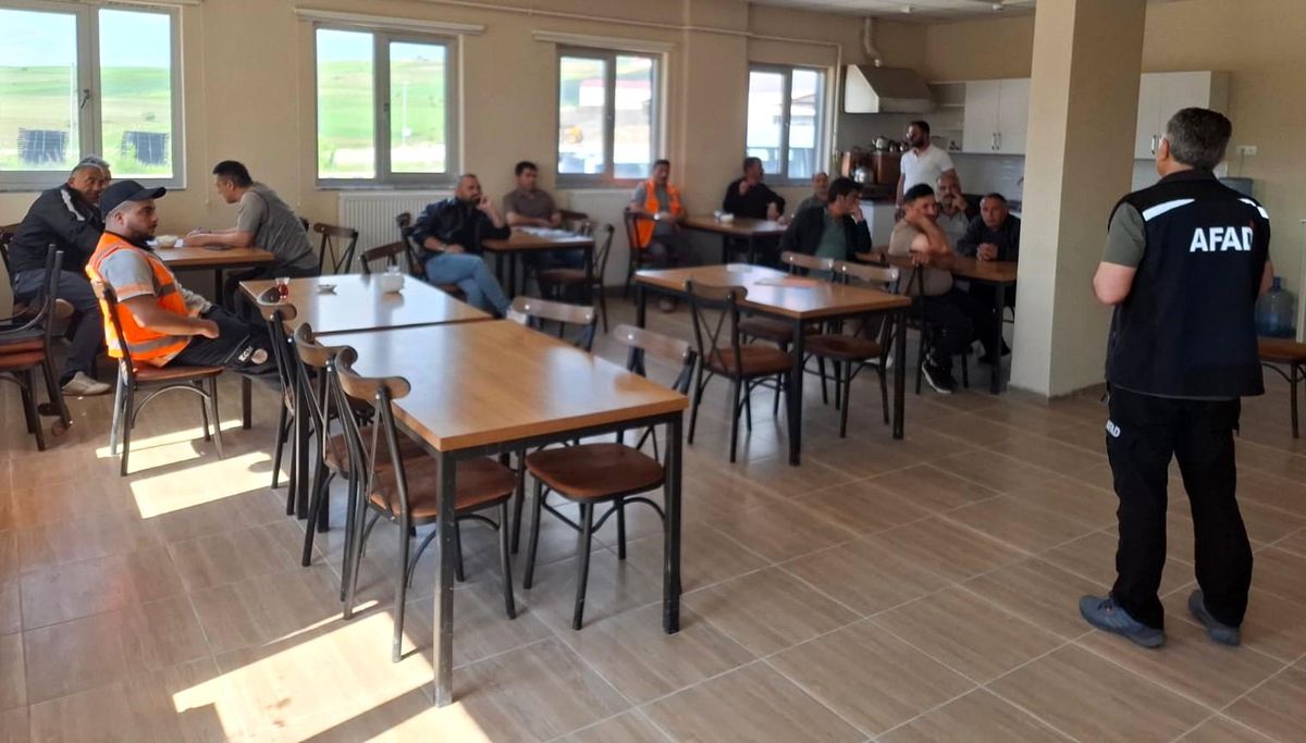 Bayburt'ta Karayolları personeline afet farkındalık eğitimi verildi