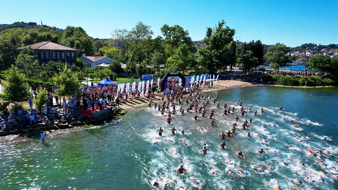 Boğaziçi'nde yaz coşkusu: Beykoz'da su sporları festivali renkli görüntülere sahne oldu