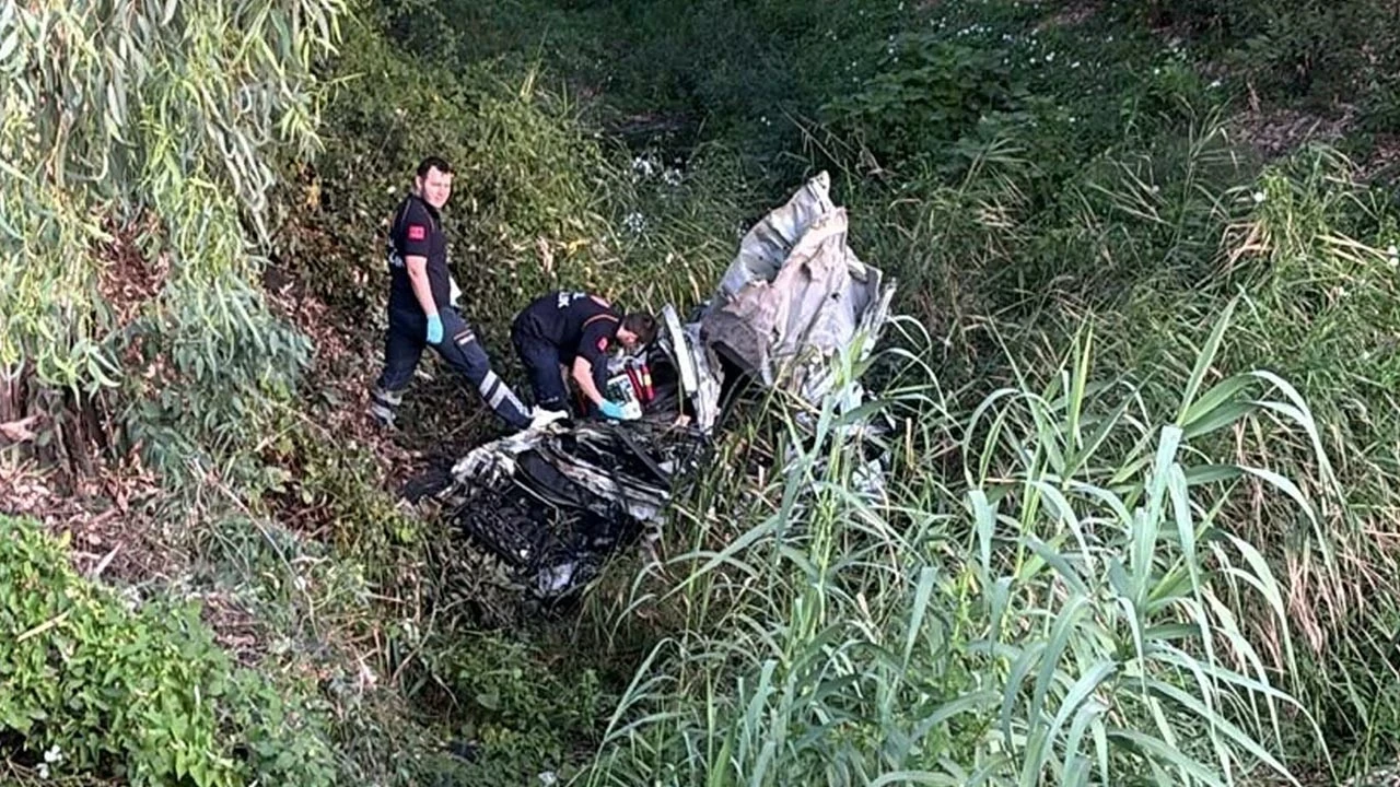 Bariyerlere çarpıp şarampole yuvarlandı! Muğla'da feci kaza can aldı