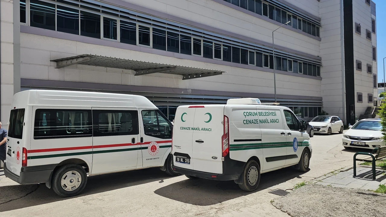 Çorum’da otomobil devrildi: Ölü ve yaralılar var