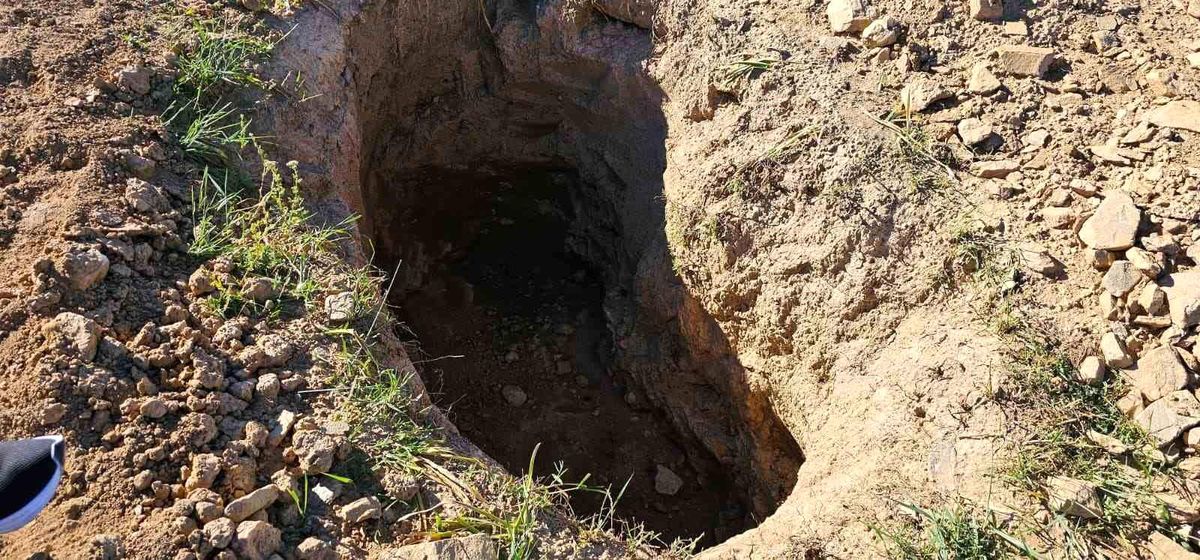 Hasköy'de yüzyıllık mezarlıklara defineci tahribatı