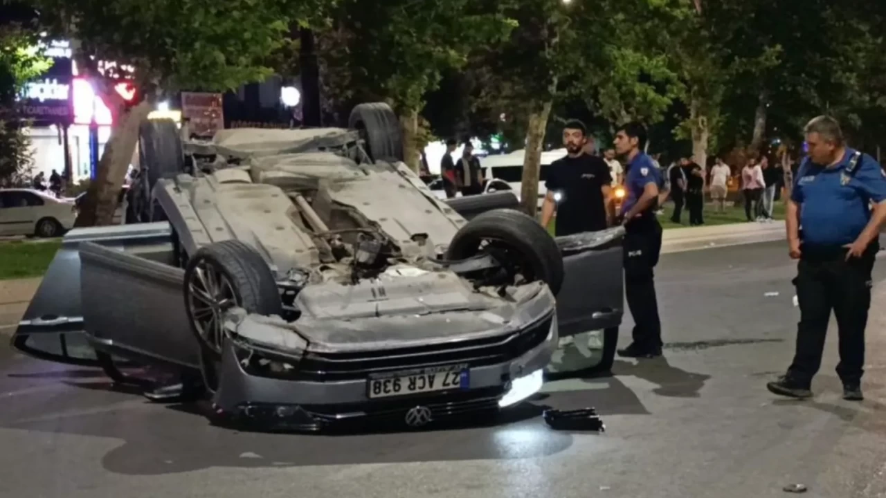 Kahramanmaraş'ta korkunç kaza: Yarışan iki otomobil çarpıştı, çok sayıda yaralı var!