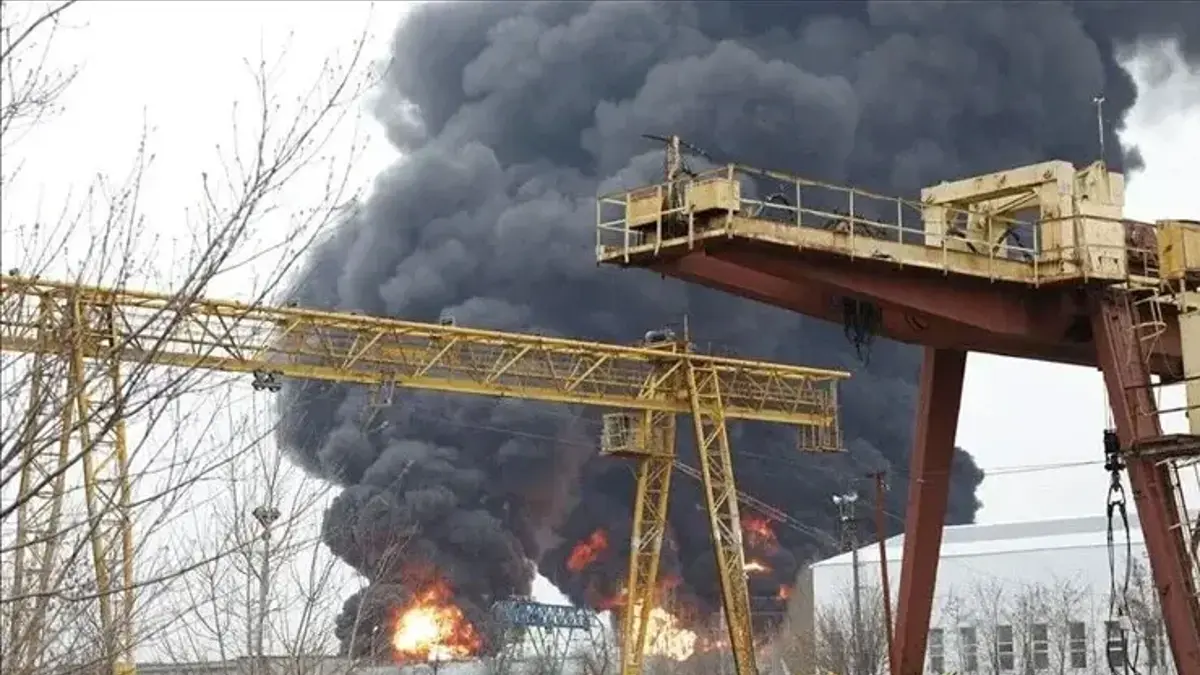 Rusya’ya ağır darbe! Petrol rafinerileri vuruldu