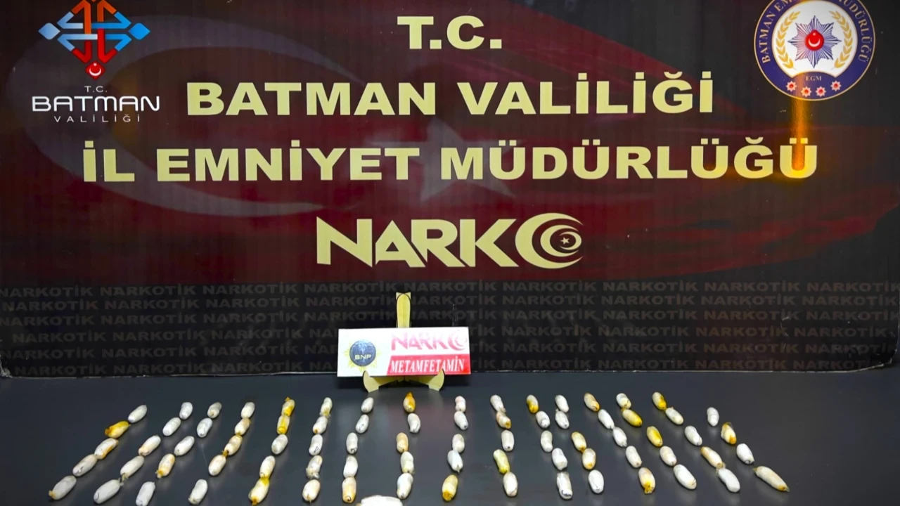 Midelerinden yüzlerce parça uyuşturucu çıktı