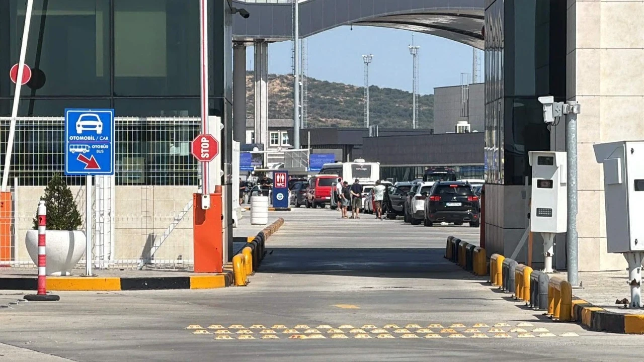 Yunanistan'a giriş ve çıkışlar durdu