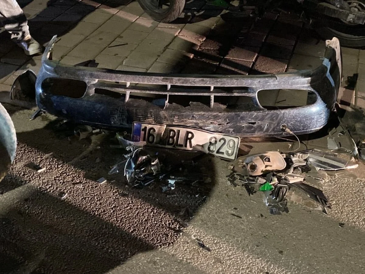 Bursa'da kaza sonrası kaçan alkollü sürücü, otomobilinin düşen plakasından yakalandı