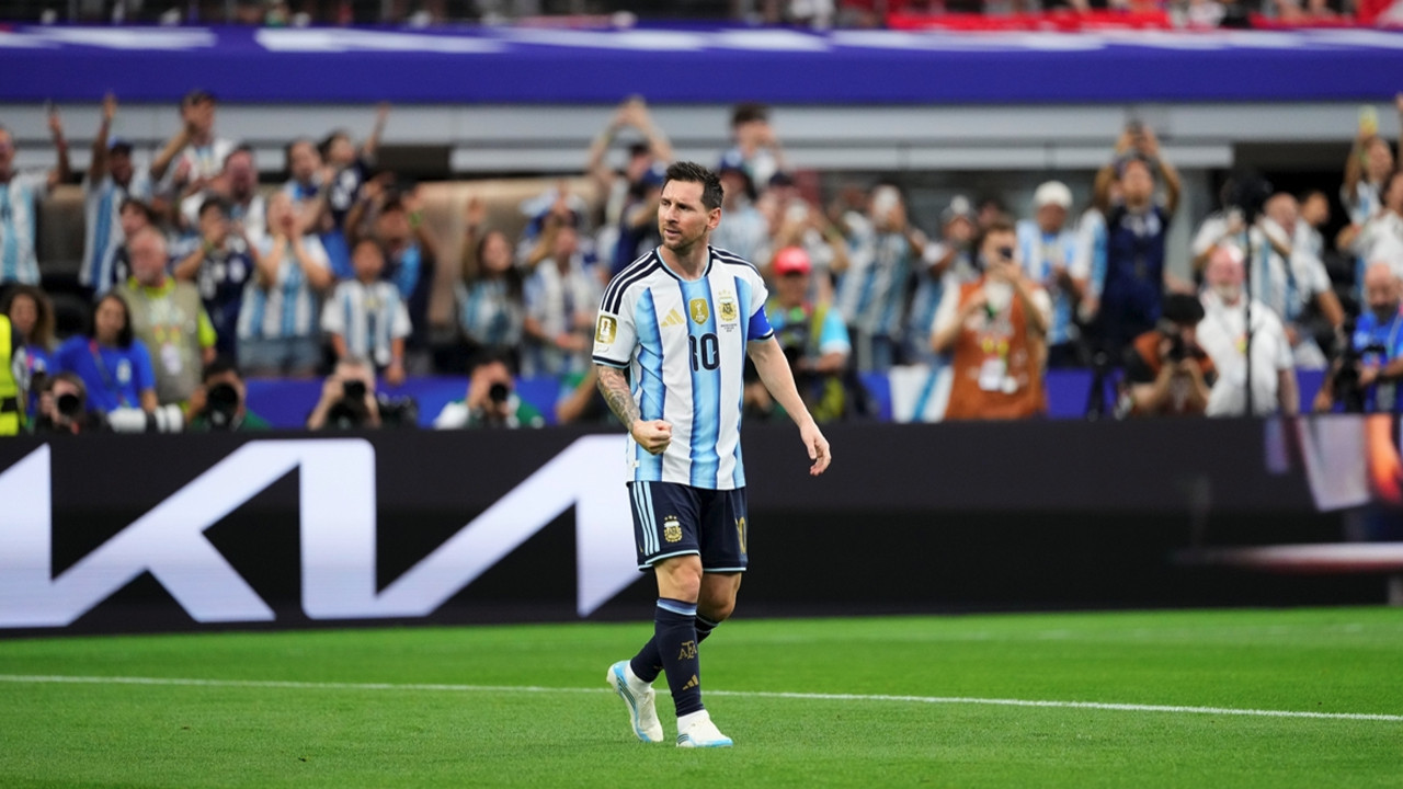 Messi’yi bir de Xavi’den okuyun: “Futbolun Michael Jordan’ıdır, eşi benzeri yoktur, adeta insanüstüdür”