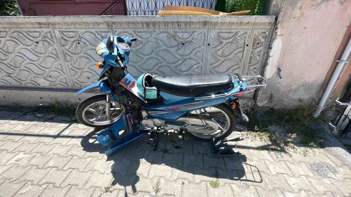 Karaman'da ciple çarpışan motosikletli yaralandı