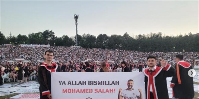 ODTÜ mezuniyetinde Muhammed Salah pankartı dikkat çekti