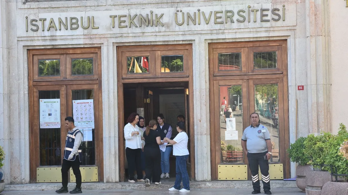 1 milyon 627 bin aday ter döktü! Kimliğini unutunca zabıta sınava yetiştirdi