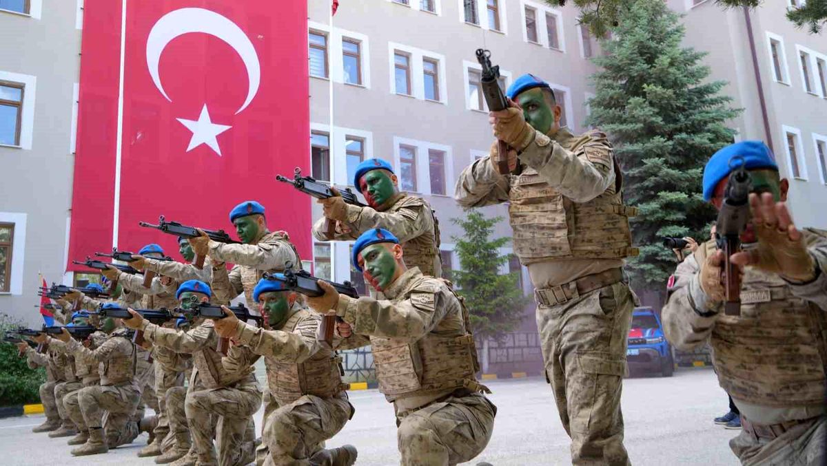 Jandarma Teşkilatının 187'nci yılı Bayburt'ta tüfekli gösteriyle kutlandı