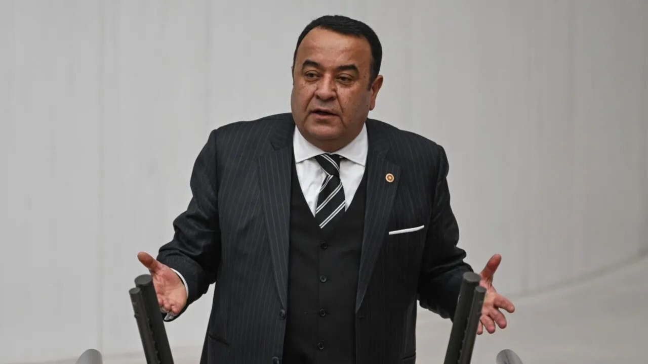 İhraç listesindeki Adnan Beker CHP’den ayrıldığını açıkladı