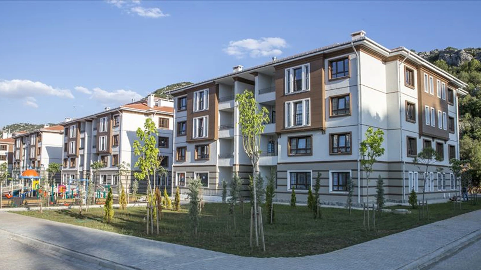 TOKİ'nin 64 ildeki konut kampanyası başladı: Aylık 18 bin TL taksitle ev sahibi olma imkanı