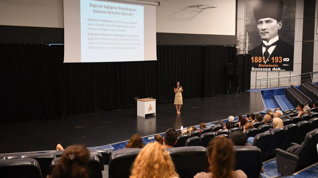 Muratpaşa'da sağlık semineri: Mutluluğun formülü sağlıklı bağırsaklardan geçiyor