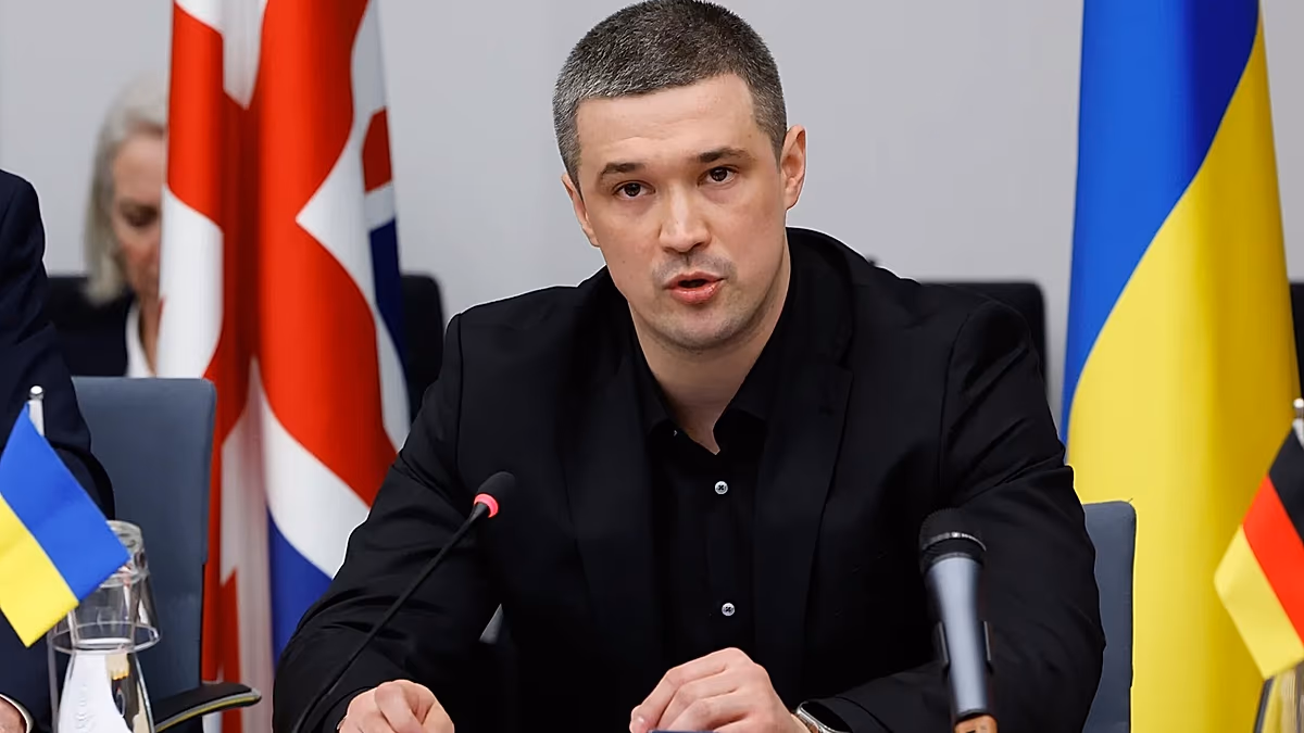 Zelenskiy, Ukrayna’nın sevilen Savunma Bakanı Fedorov’u görevden aldı