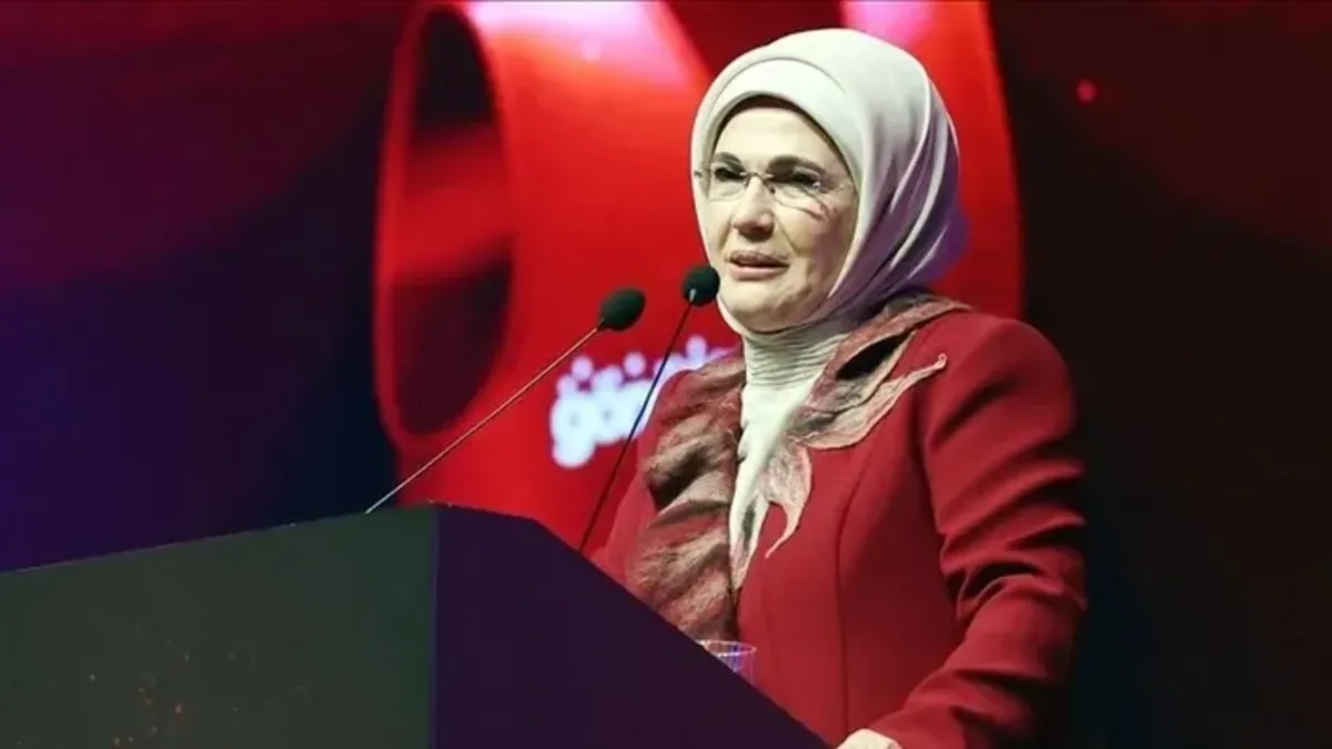 Emine Erdoğan: "Koruyucu ailelerimiz 11 bin çocuğumuzu baş tacı ediyor"
